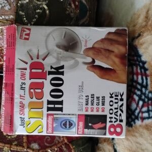 Snap hooks  4 large 3 small